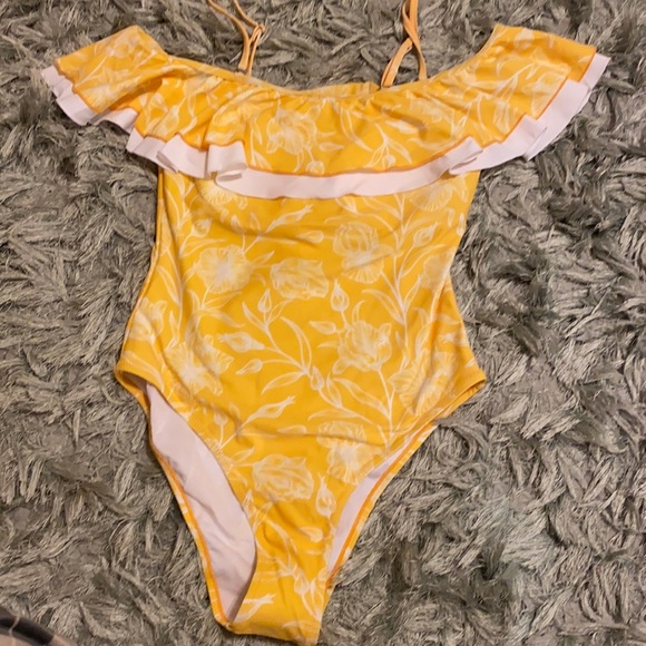 Cupshe Journey Floral Ruffle One Piece Swimsuit - Picture 2 of 6